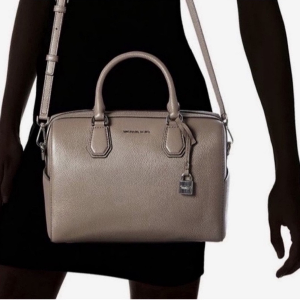 Michael Kors NWOT 100% leather medium duffel top handle crossbody handbag purse